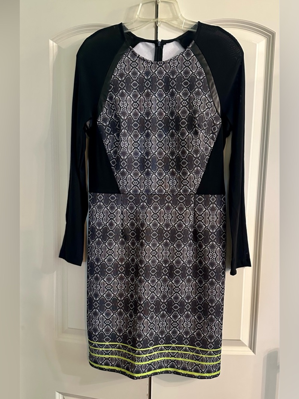 charlie jade Black and Gray Geometric Long-Sleeve Sheath Dress